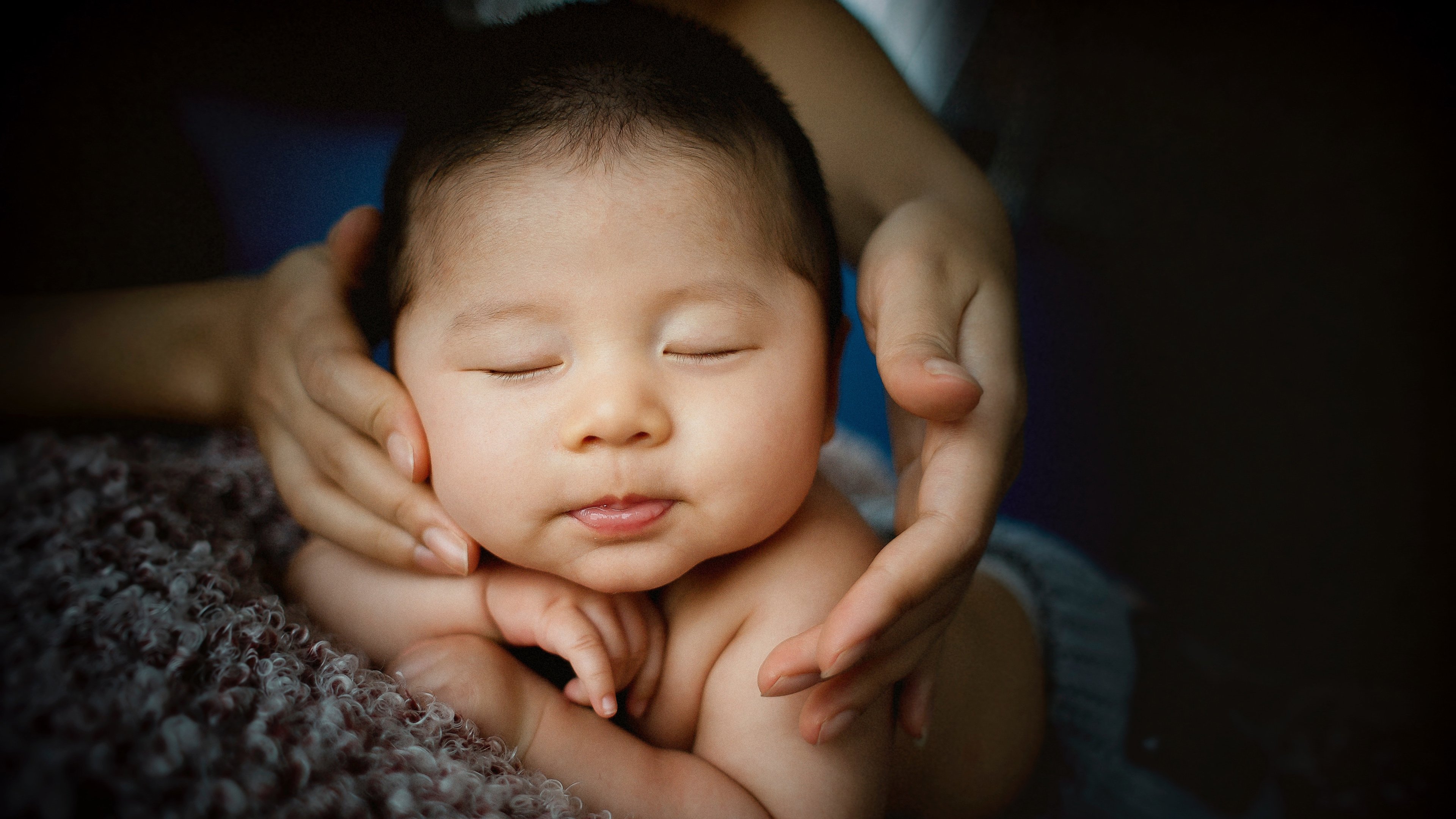 阜阳供卵公司机构捐卵女孩面对宝宝的耳屎该如何清理？